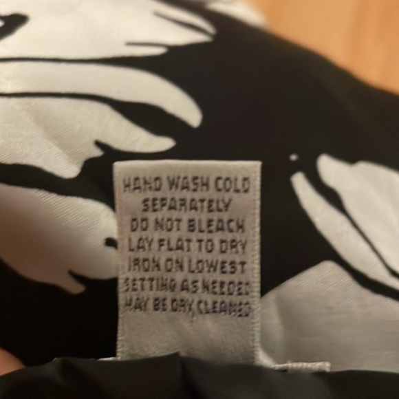 Chico’s Skirt Black Skirt with White Floral pattern Lattice Trim Size 1 - Picture 11 of 12